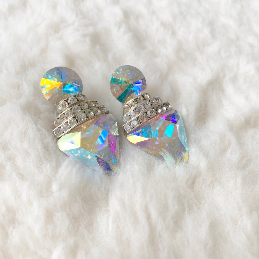 💎3/$30💎Iridescent Red Carpet Earrings NWT